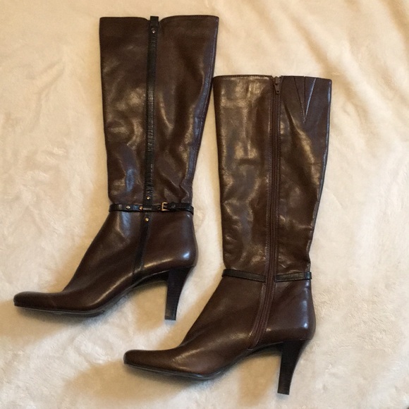 liz claiborne womens cornelia block heel zip bootie